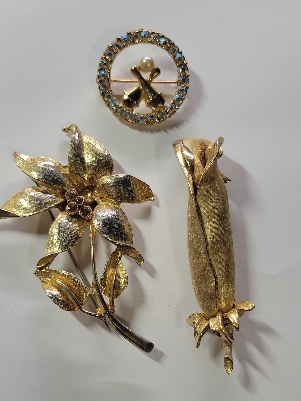 Gold-Tone Floral and Ribbon Brooch Set - Vintage-Inspired Women’s Jewelry